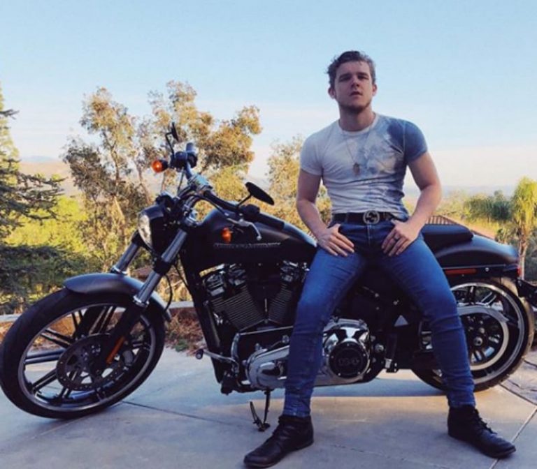 Sean Ryan Fox Wiki, Biography, Age, Height, Girlfriend, Net Worth